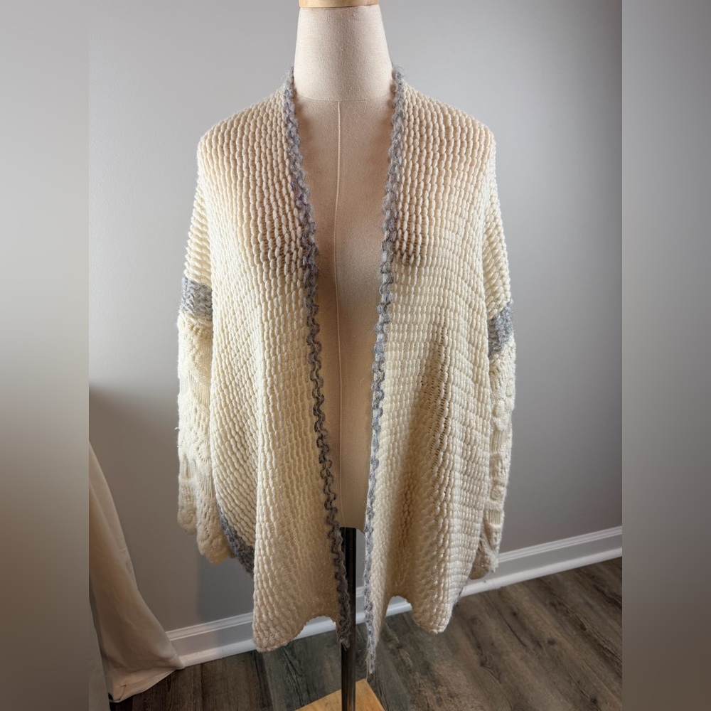 Anthropologie Cream and Gray Textured Sweater